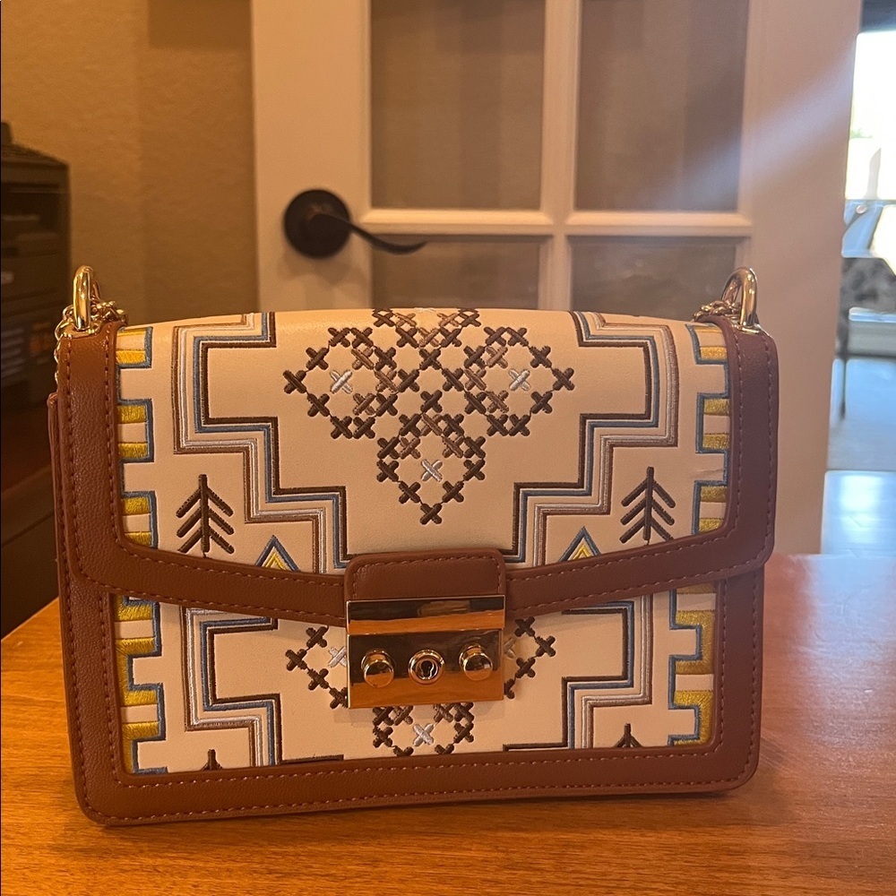 Western Southwestern Pattern Crossbody Bag with Gold Chain Vegan Leather